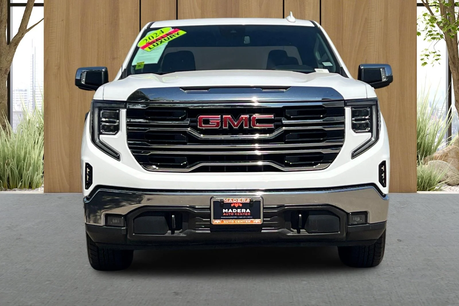 Used 2024 White GMC SLT image 9