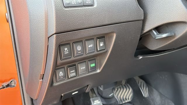 Used 2018 Orange Nissan SL image 11