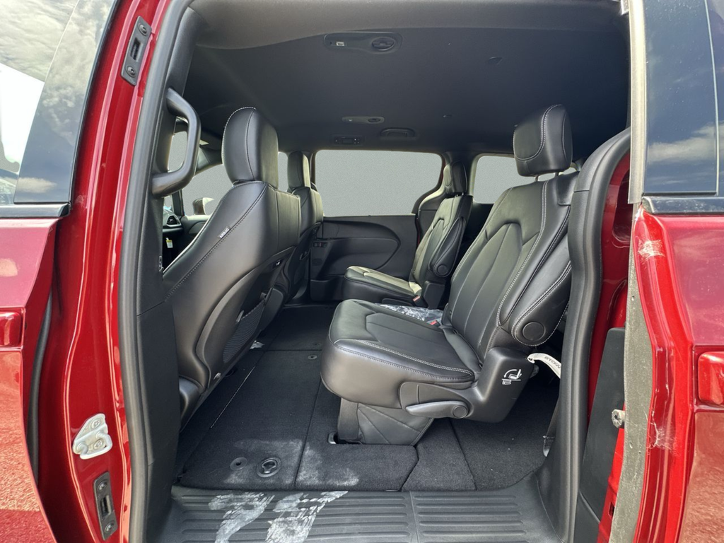 New 2026 Red Hot Pearl-Coat Exterior Paint Chrysler Select image 52
