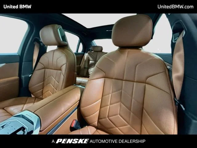 New 2026 Dravit Grey Metallic BMW 750e image 5