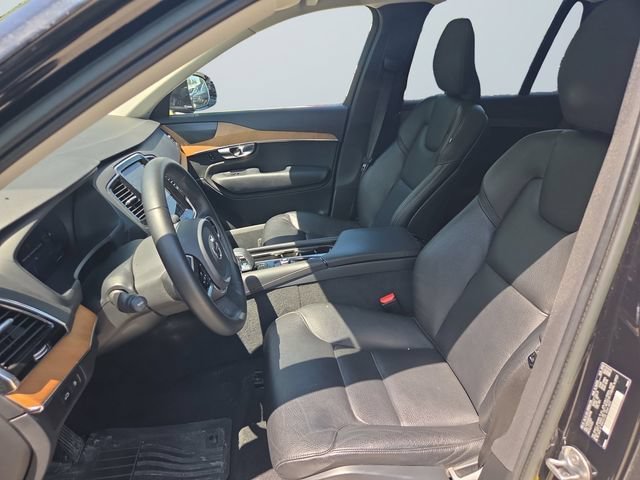 Used 2023 Onyx Black Metallic Volvo Plus Bright Theme image 9