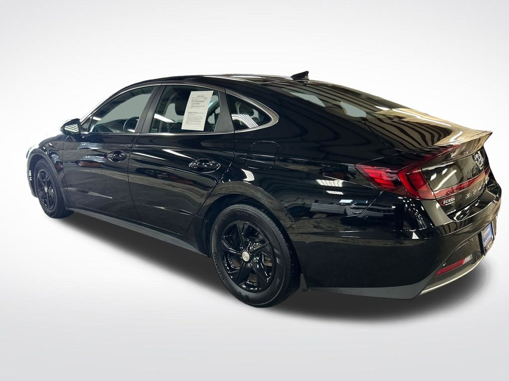 Certified Used 2022 Black Hyundai SE image 3