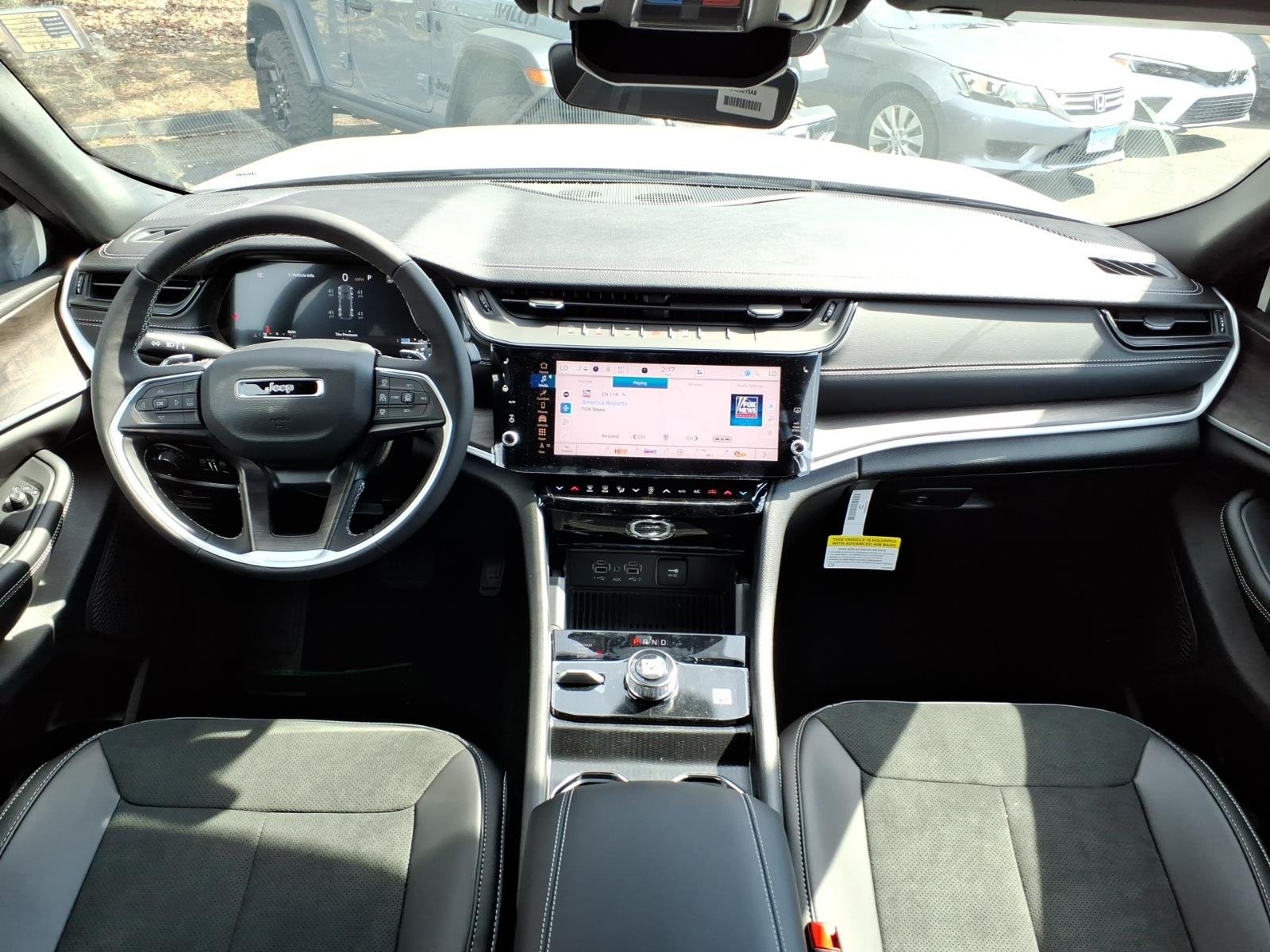 New 2026 Silver Zynith Exterior Paint Jeep Altitude image 9