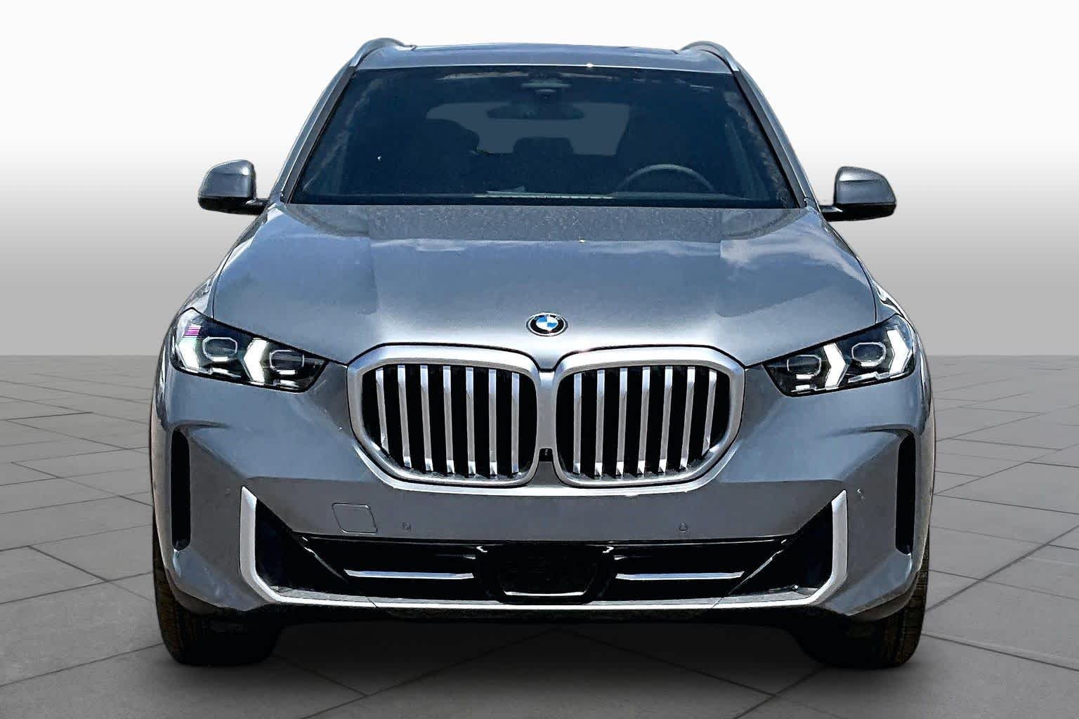 New 2026 Skyscraper Grey Metallic BMW xDrive40i image 3