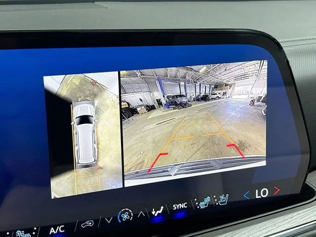 2025 Chevrolet Suburban Premier - Photo 17