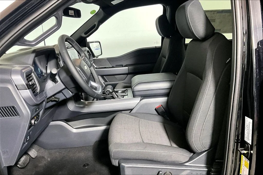 New 2026 Agate Black Metallic Ford XLT image 9