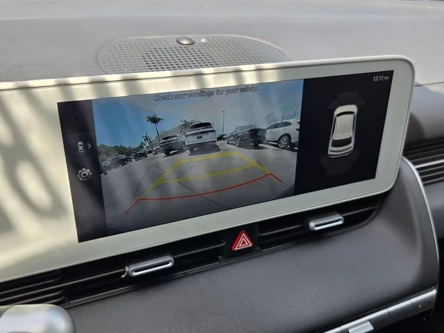 Used 2023 Green Hyundai SEL image 18