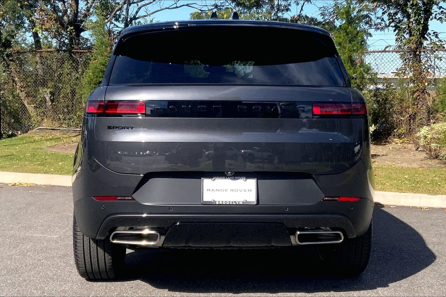 New 2027 Carpathian Gray Premium Metallic Land Rover SE image 4
