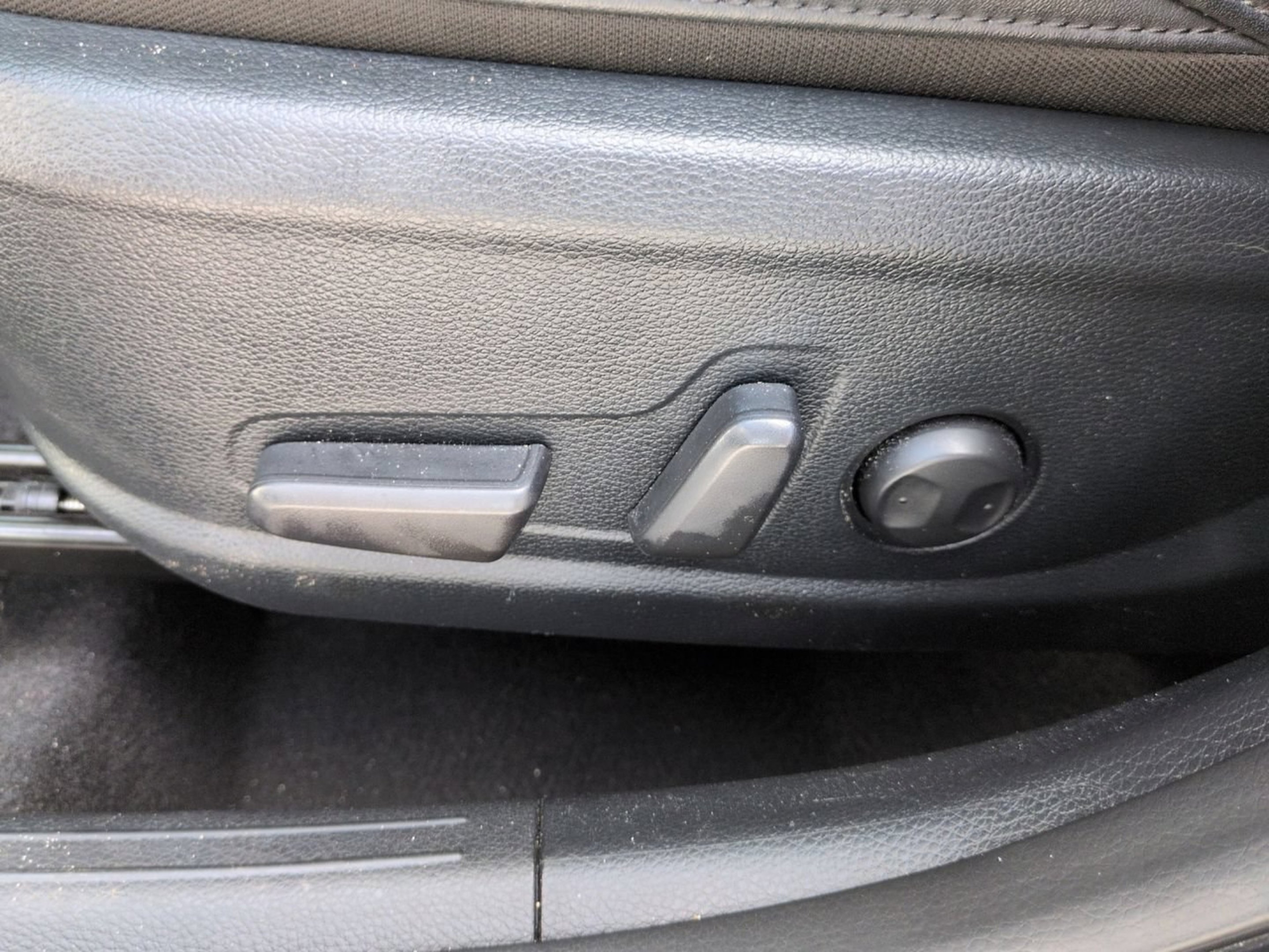 Certified Used 2024 Snow White Pearl Kia EX image 16