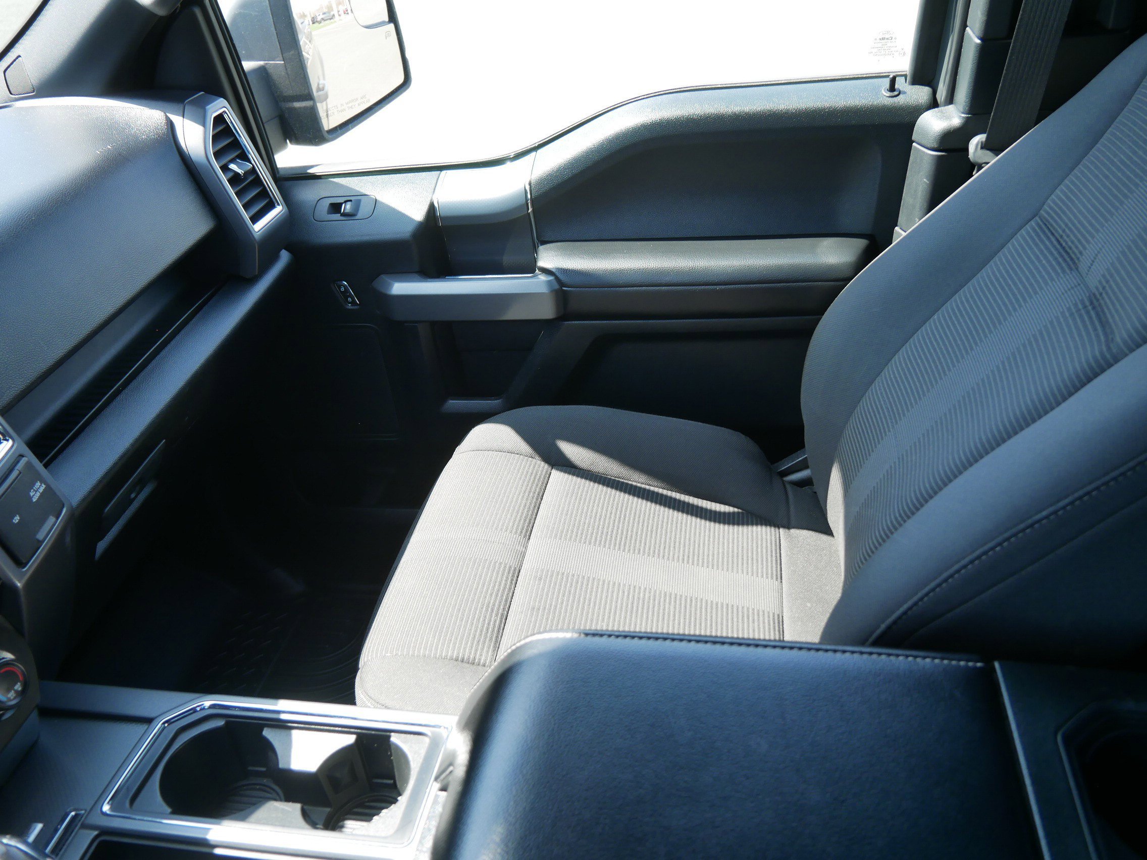 Used 2016 Gray Ford XLT image 17