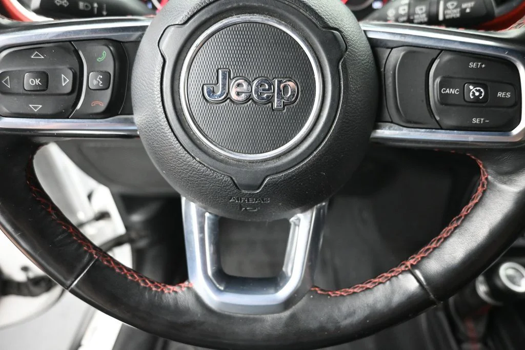 Used 2018 White Jeep Unlimited Rubicon image 17