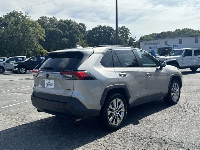 Used 2021 Silver Toyota XLE Premium image 7