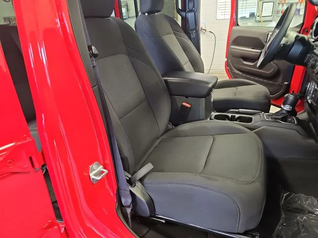 Used 2023 Red Jeep Sport S image 10