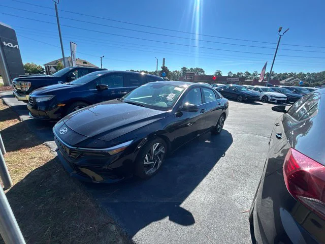 Used 2024 Black Hyundai Limited image 3