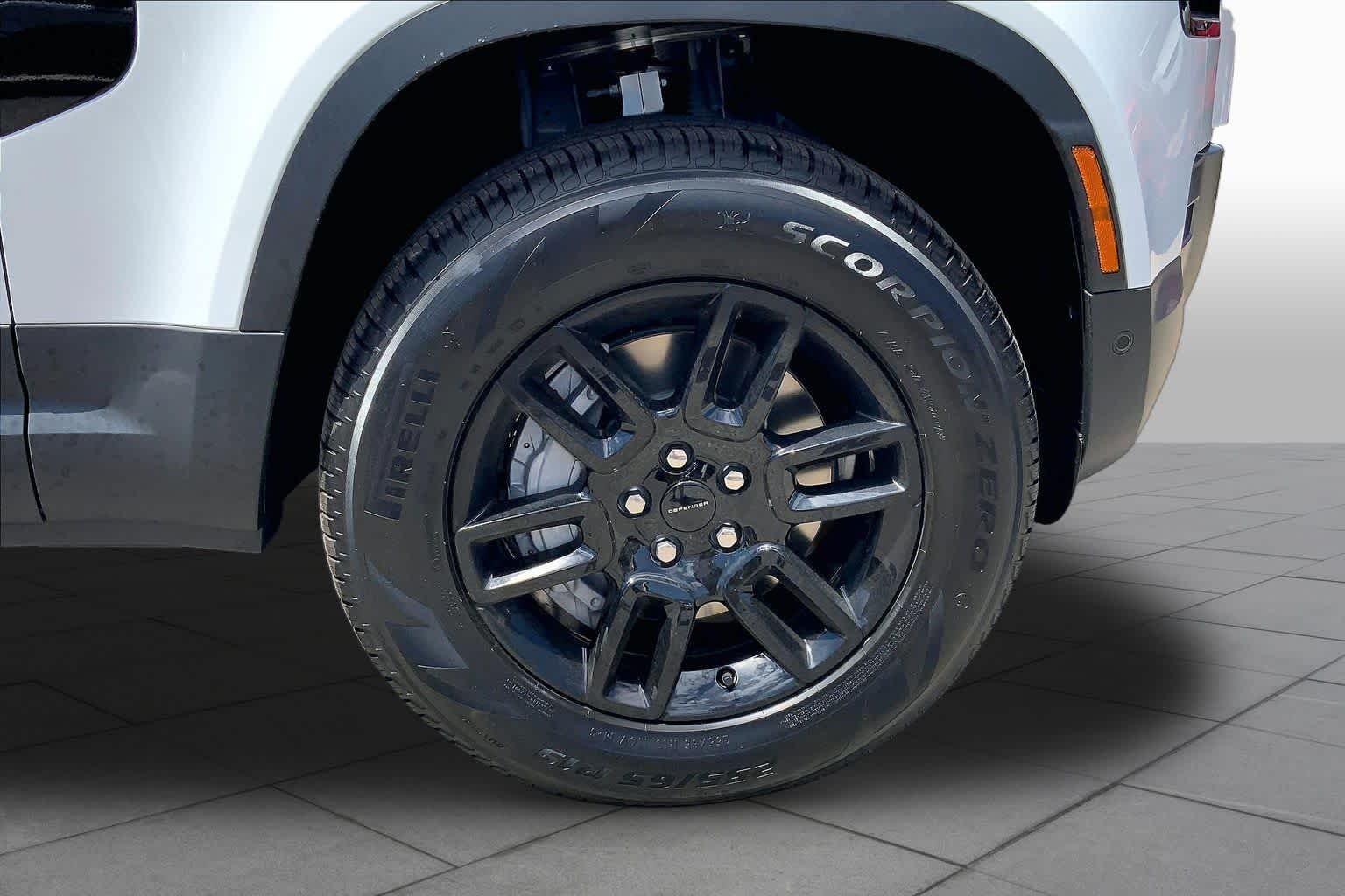 New 2026 Fuji White Land Rover S image 11