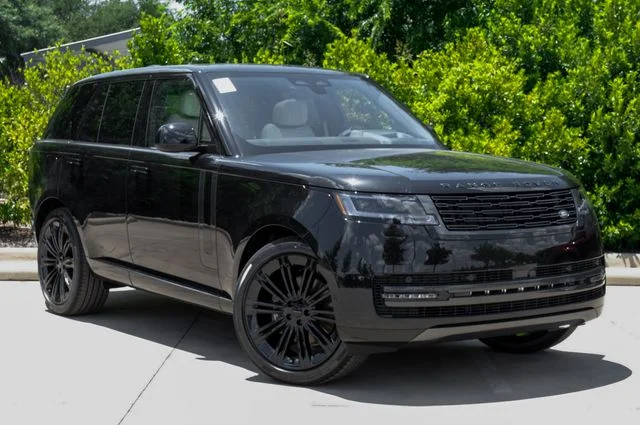 New 2026 Black Land Rover SE image 7