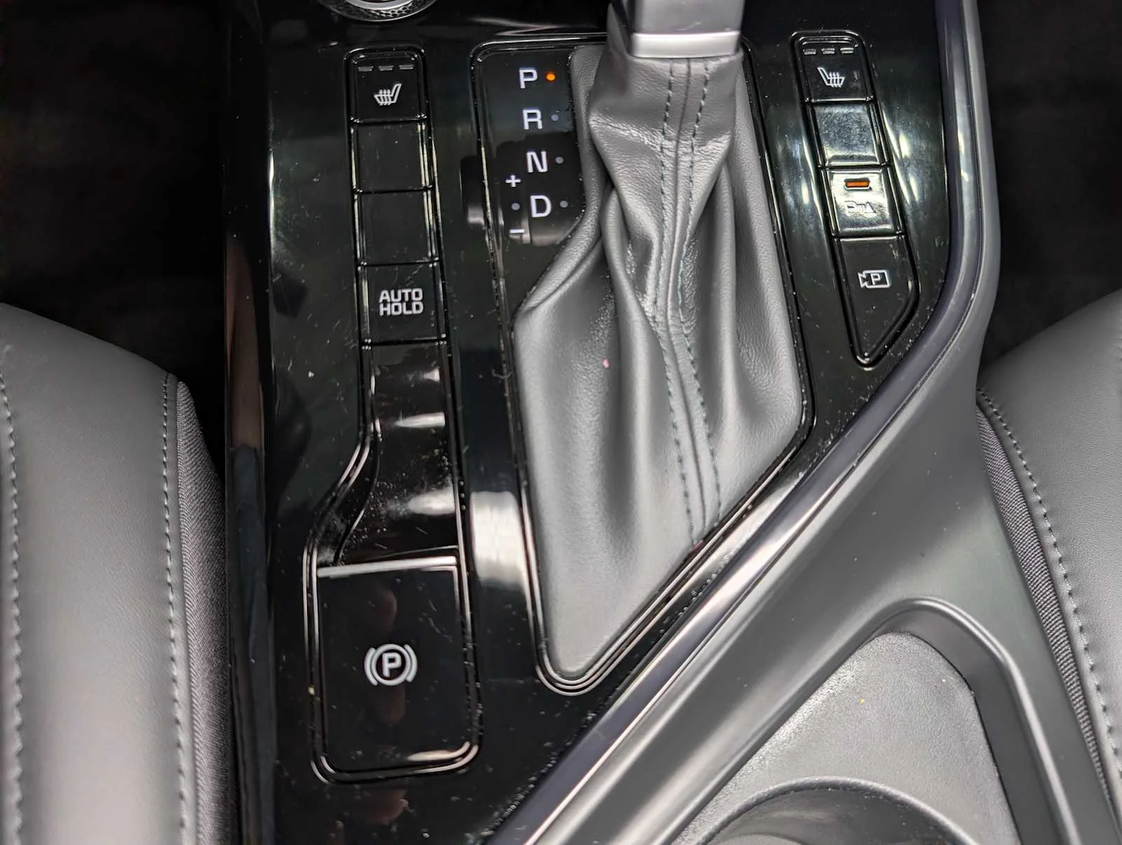 Used 2024 Snow White Pearl Kia EX image 27