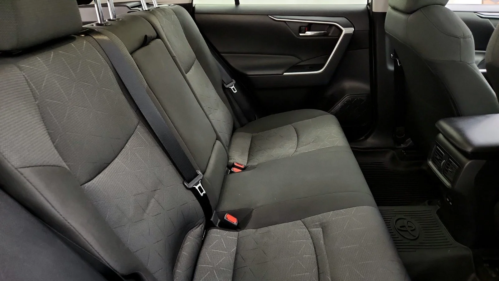 Used 2022  Toyota XLE image 41