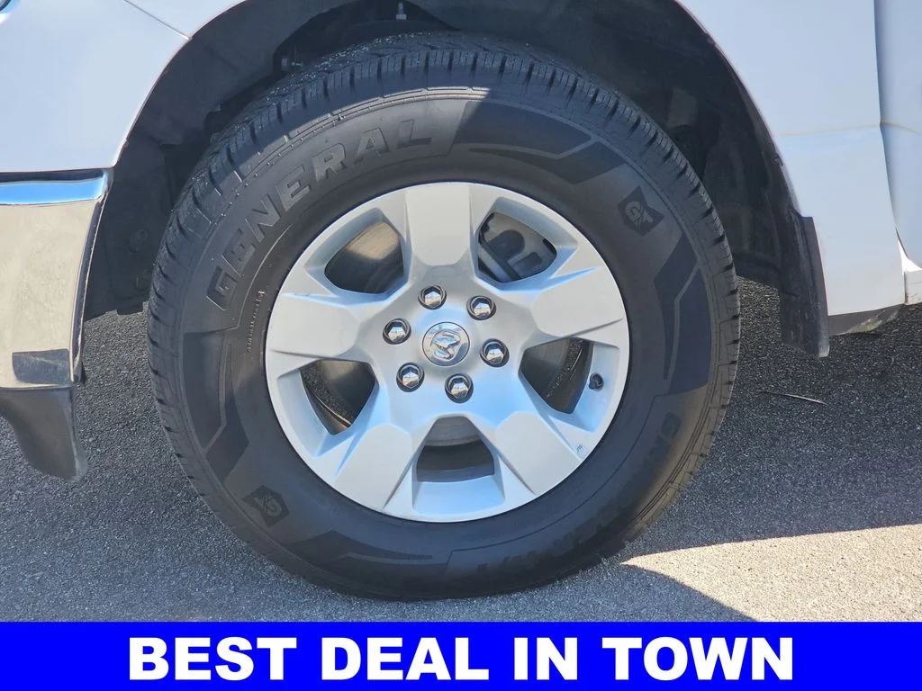 Used 2023 White Ram Big Horn/Lone Star image 35