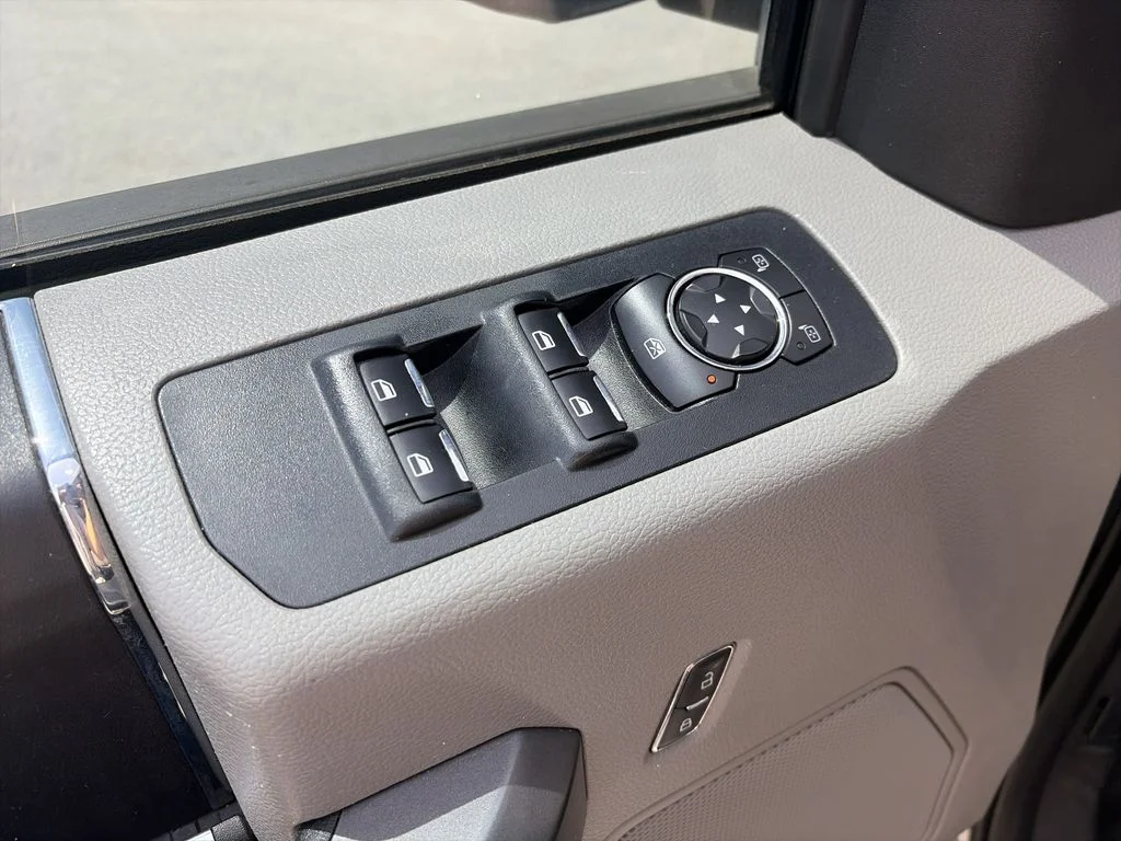 Used 2015 White Ford XLT image 19