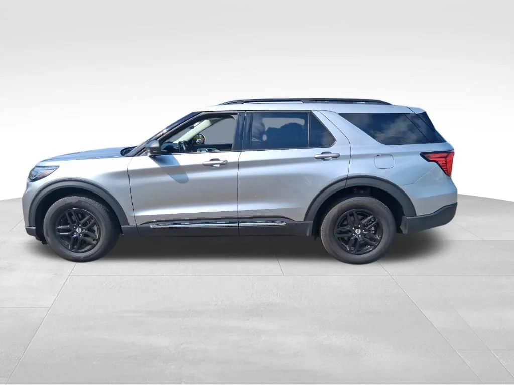 Used 2025 Silver Ford Active image 9
