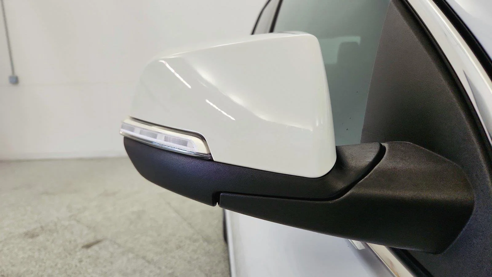 Used 2022 Summit White GMC SLE image 36