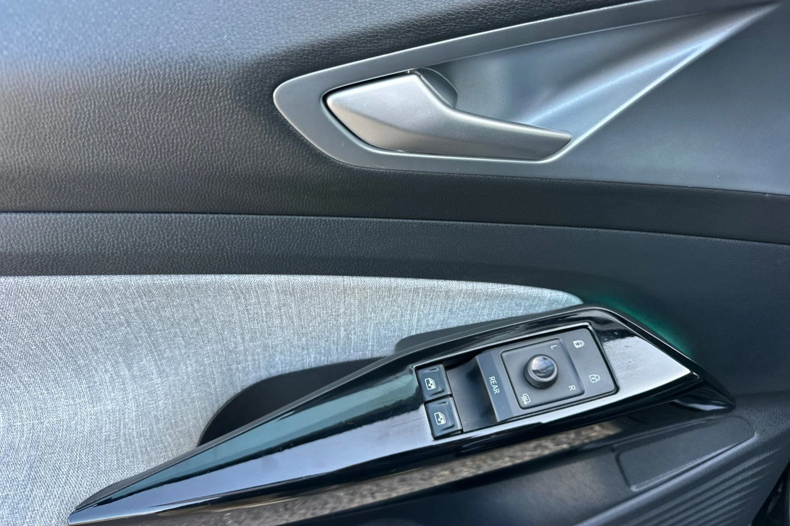 2023 Volkswagen ID.4 PRO - Photo 11