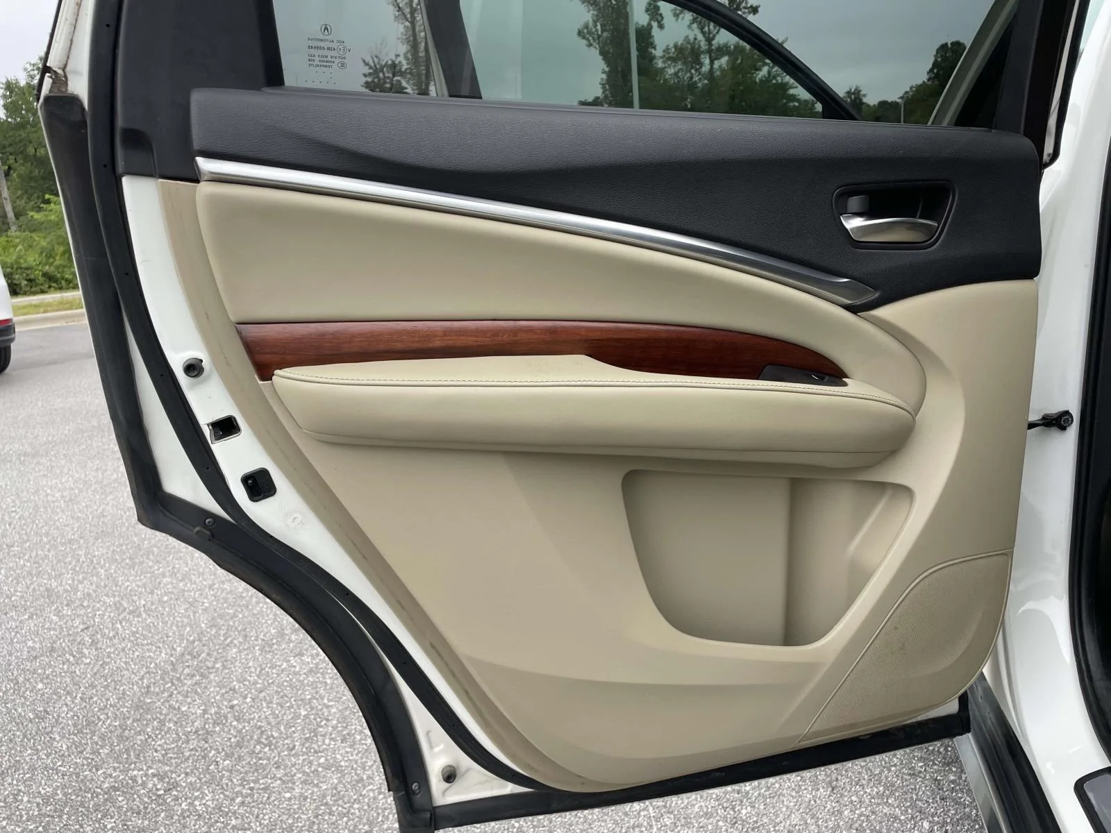 Used 2017 White Diamond Pearl Acura w/Advance Pkg image 2