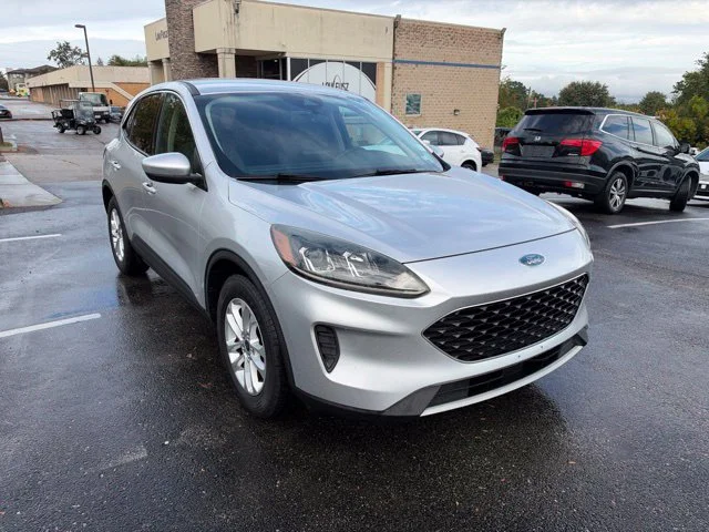 Used 2020 Silver Ford SE image 1