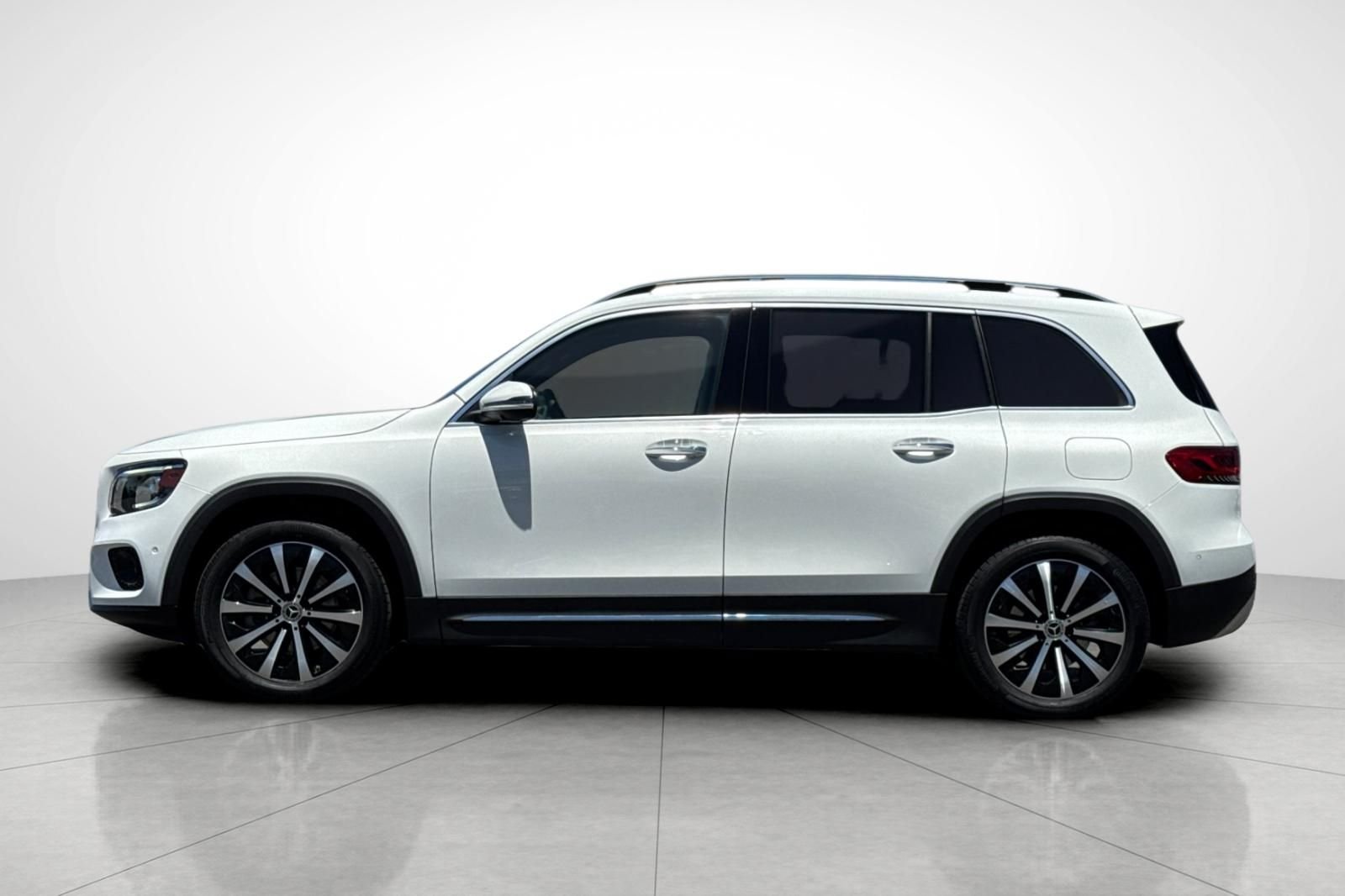 Used 2022 White Mercedes-Benz GLB 250 image 23