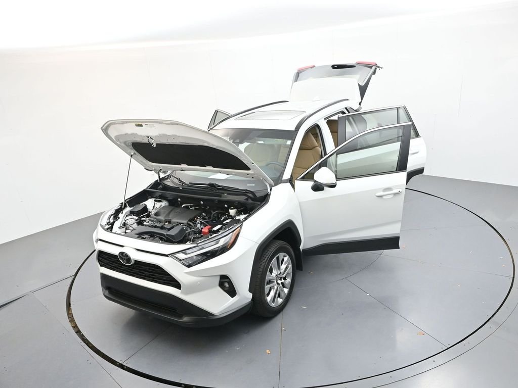 Used 2025 Beige Toyota XLE Premium image 27