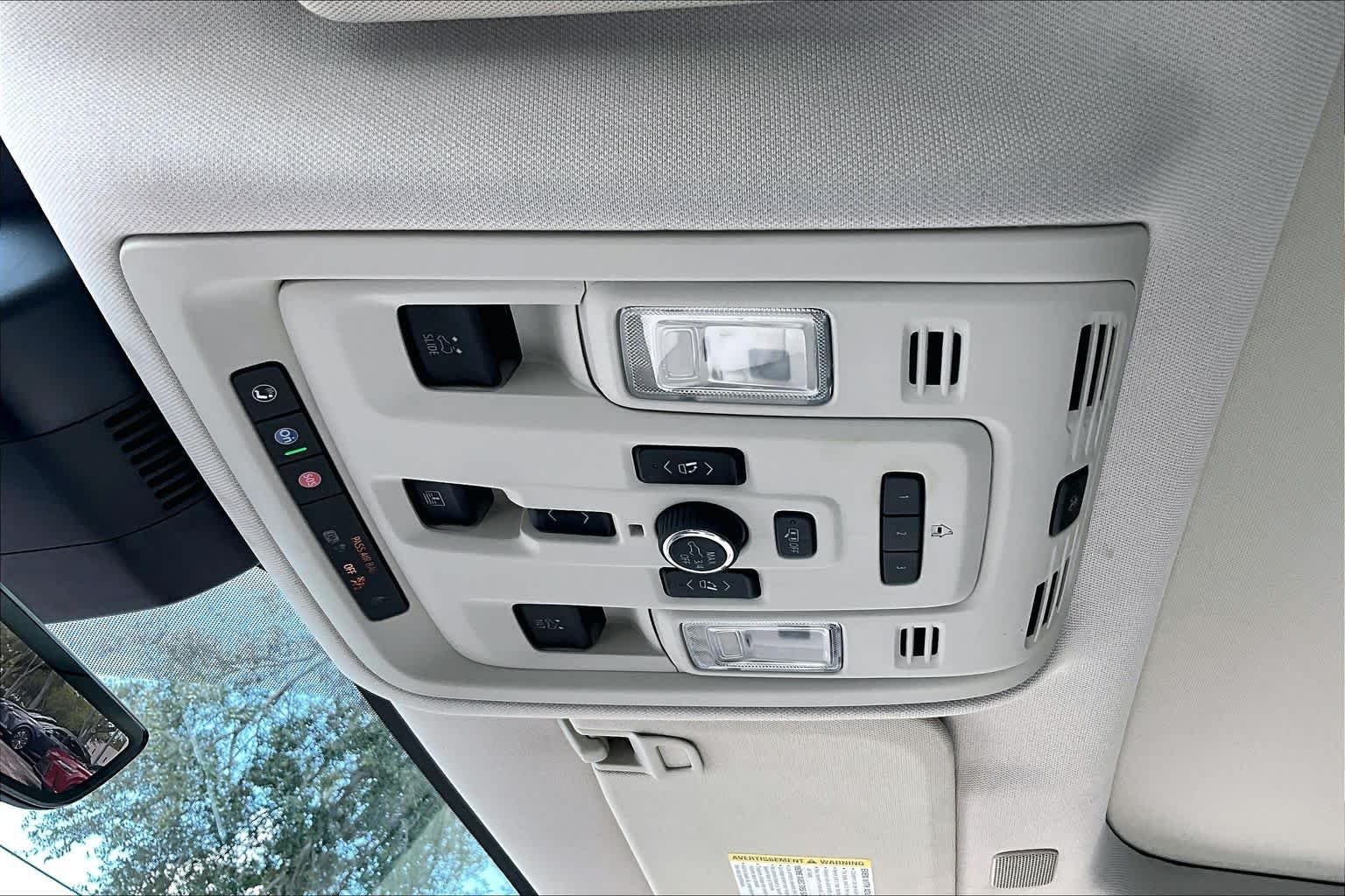 Used 2023 White Frost Tricoat GMC Denali image 32