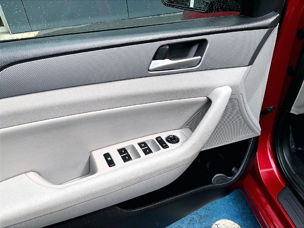 Used 2018 Red Hyundai SEL image 9