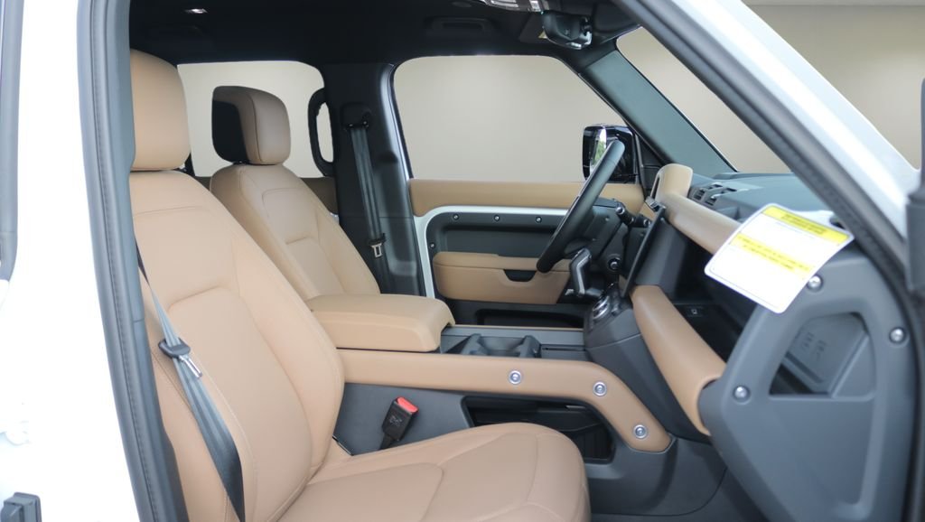 New 2026 Fuji White Land Rover X-Dynamic SE image 18