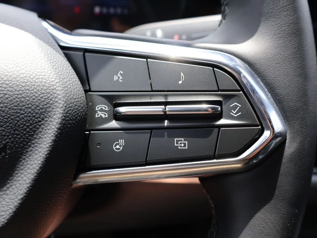 Used 2026 Summit White Chevrolet LT image 27