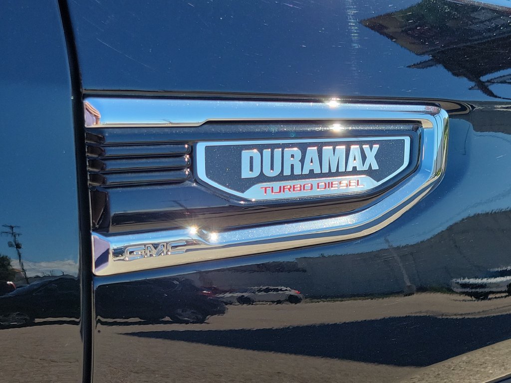 Used 2025 Onyx Black GMC Denali image 6