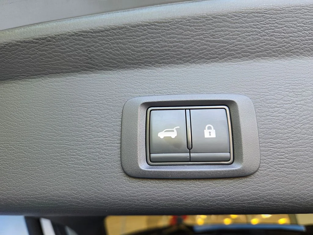 Used 2026 Moonstone Gray Metallic/Black Roof Mitsubishi LE image 15
