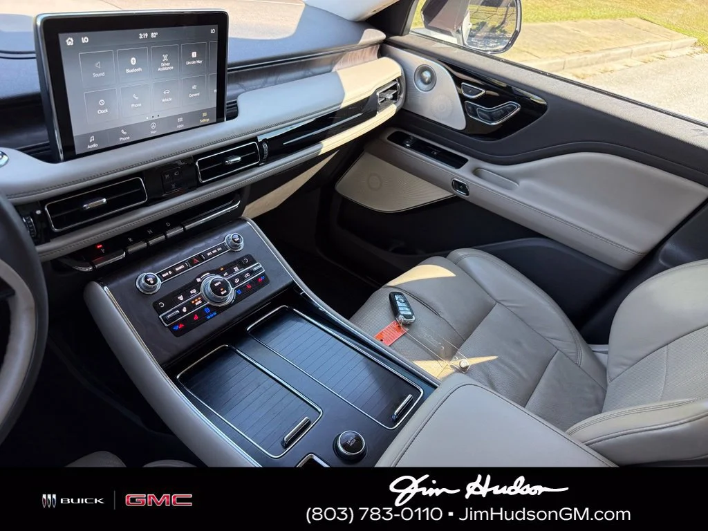 Used 2020 White Lincoln Reserve image 35