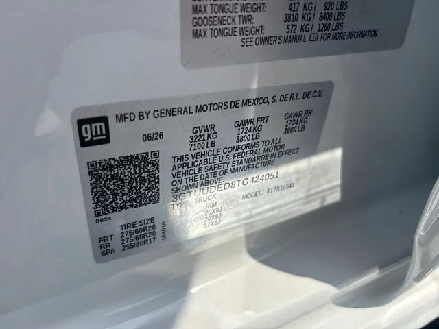New 2026 Summit White GMC SLT image 34