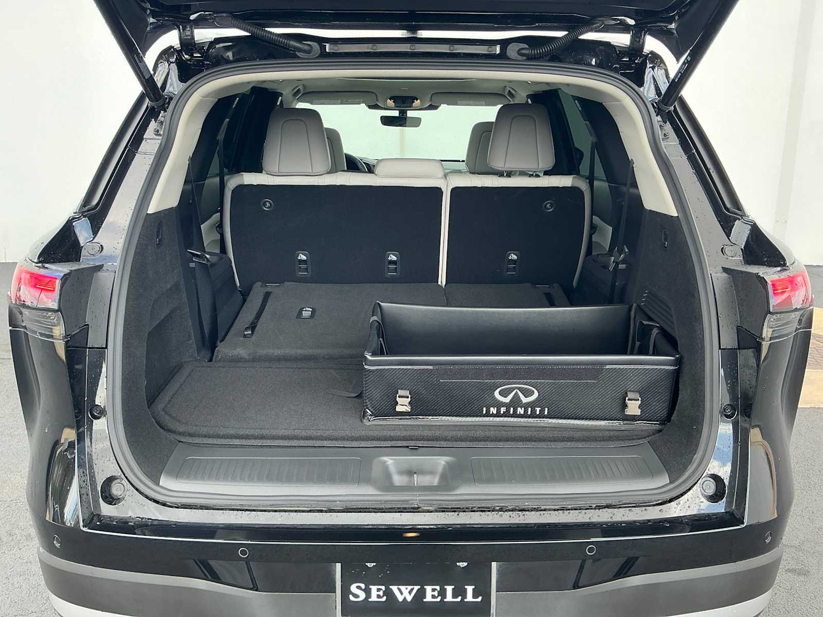 Used 2026 Mineral Black INFINITI LUXE image 28