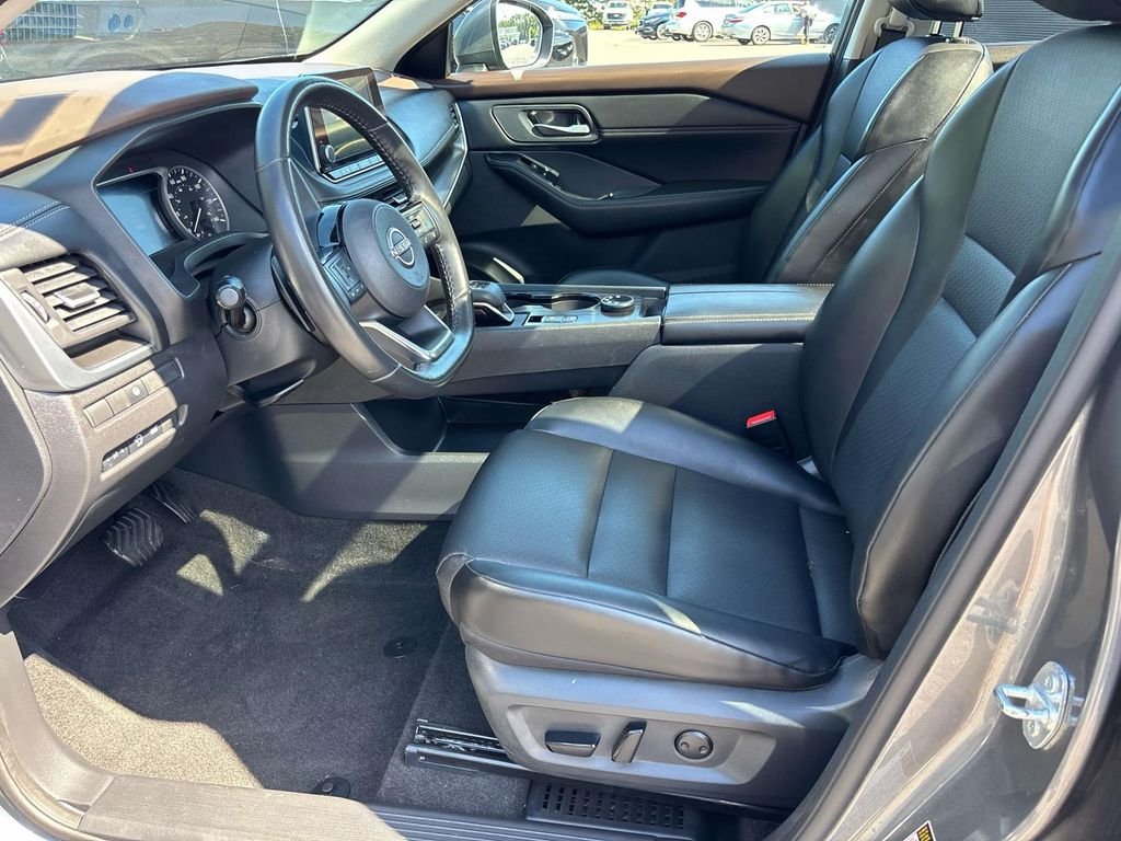 Used 2023 Gray Nissan SV image 10