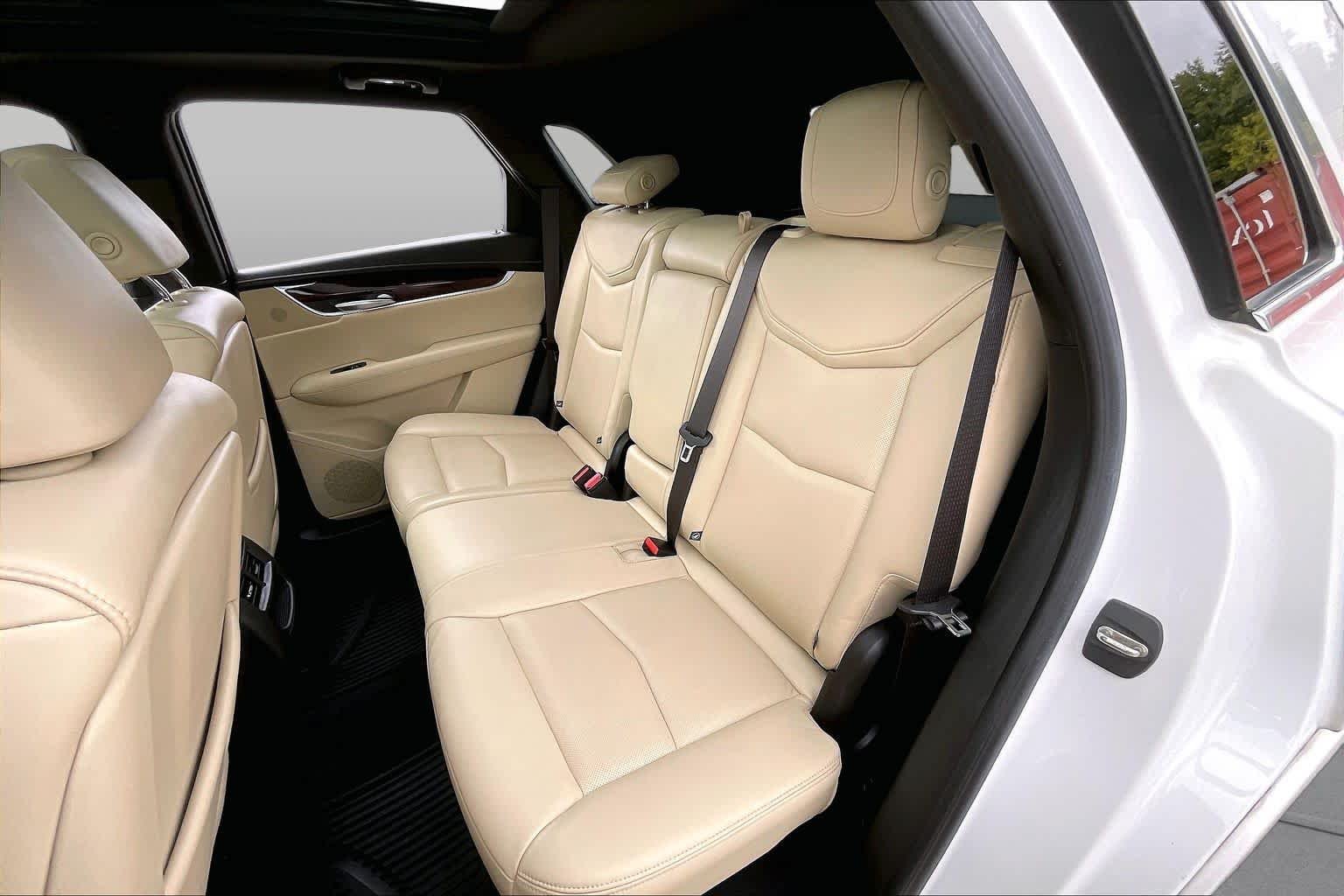Used 2018 Crystal White Tricoat Cadillac Luxury FWD image 20