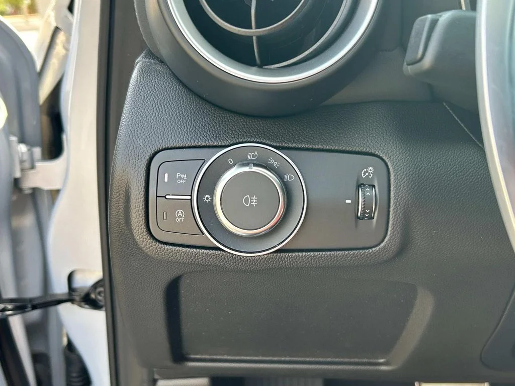 2025 Alfa Romeo Giulia Base - Photo 27