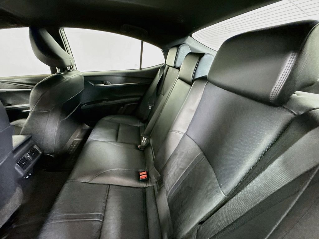 Used 2025 Wind Chill Pearl Toyota XSE image 22