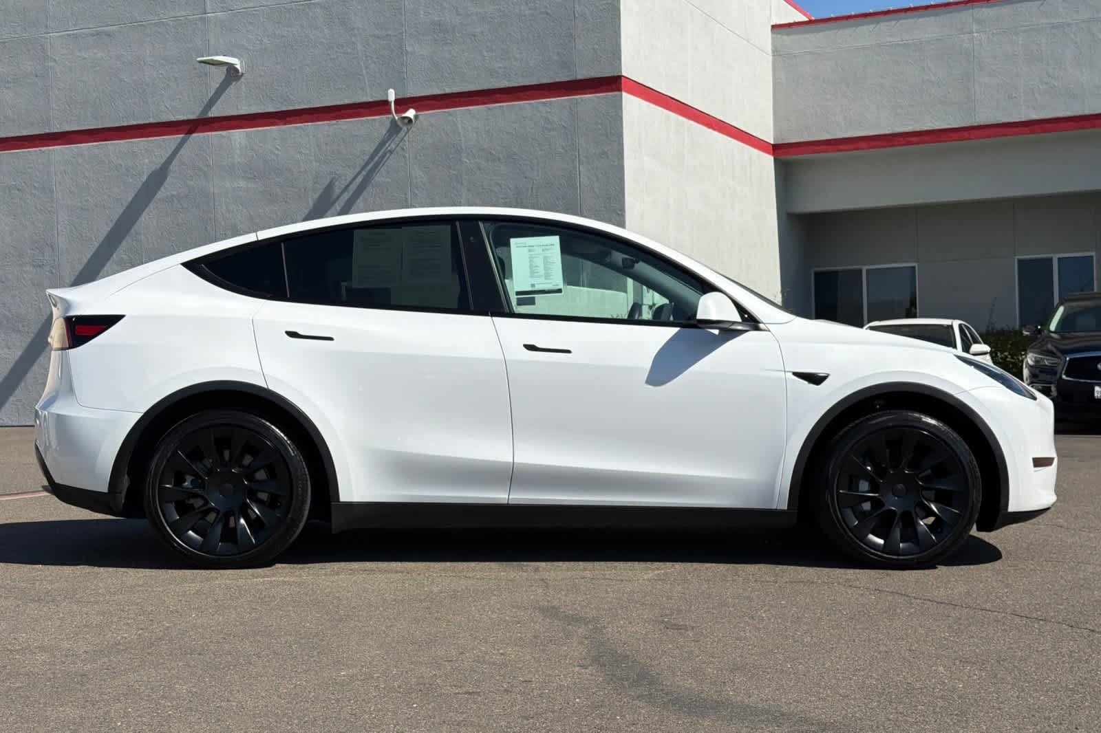 Used 2023 White Tesla  image 6