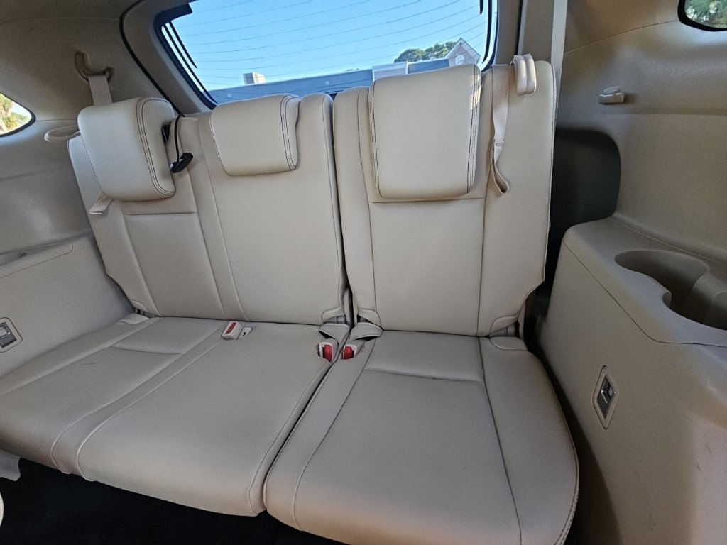 Used 2017 White Toyota XLE image 17