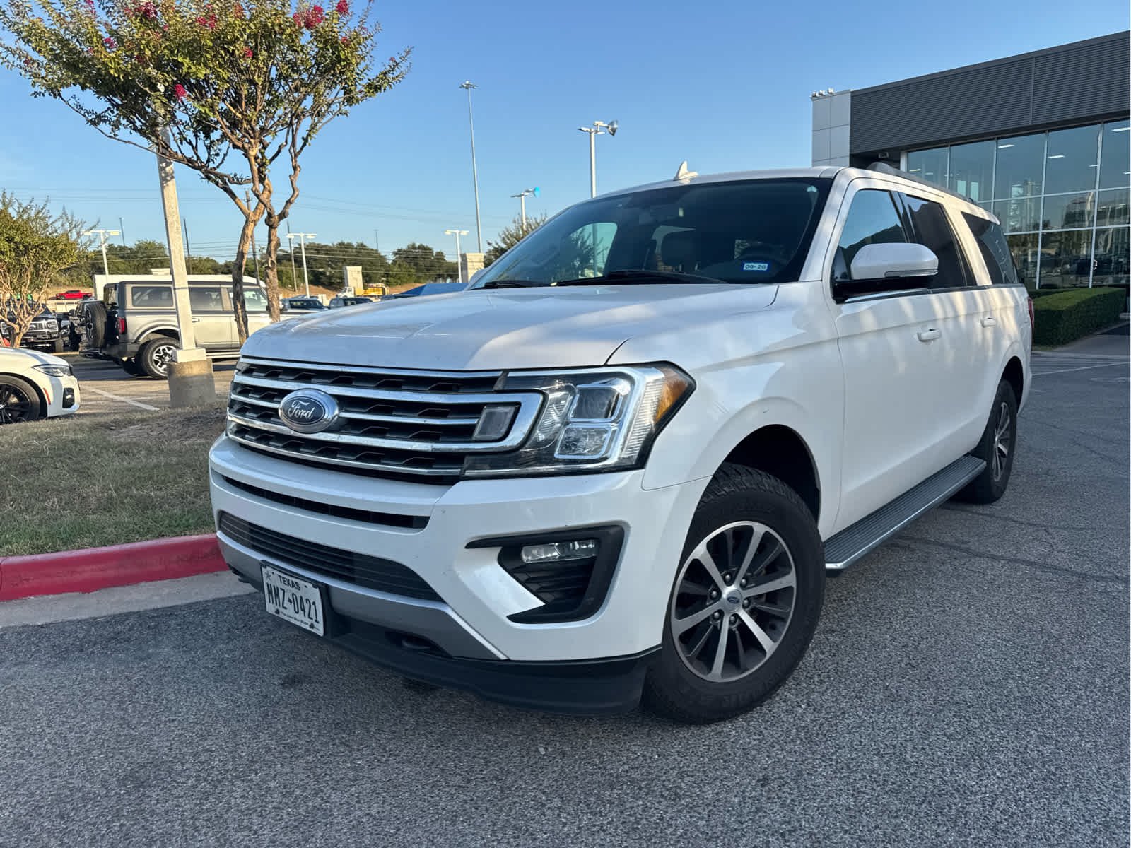 Used 2018 White Platinum Metallic Tri-Coat Ford XLT image 2