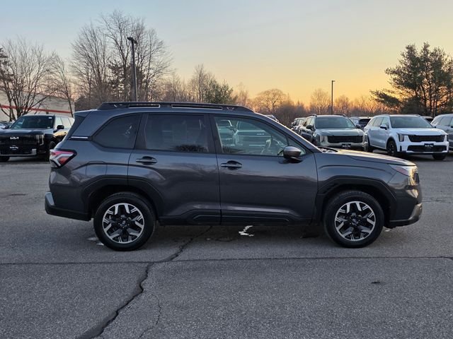 Used 2025 Gray Metallic Subaru Premium image 9