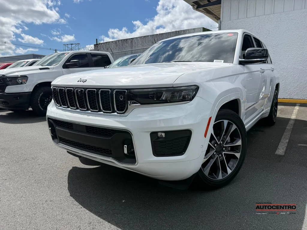 2023 Jeep Grand Cherokee Overland 4x4's photo