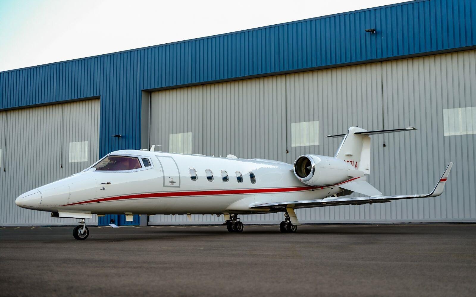 Used 2011 White LEARJET XR image 21